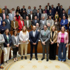 Juan Carlos Suárez-Quiñones, ayer con los integrantes del clúster Aeice. LETICIA PÉREZ