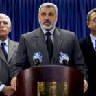 El diputado de Al Fatah, Azzam al-Ahmed, el primer ministro, Ismail Haniye, y Mustafa Barghuti