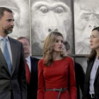 Los príncipes de Asturias, con la ministra de Cultura.