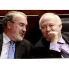 Solbes conversa con Moratinos en la jornada de control al Gobierno