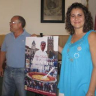 Tomás Gallego y Piedad del Río presentaron ayer la alubiada y el nuevo galardón.