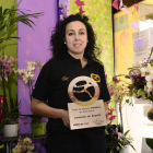 Soraya luce orgullosa el premio que la hará viajar a Berlín en junio del próximo año
