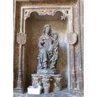 La Virgen de la Consolación en su hornacina del claustro de la Catedral. A la derecha, tras una primera fase de limpieza