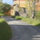 Camiones y plataformas circulan sobre carreteras que tienen una anchura igual a los vehículos