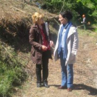 Belén Fernández (derecha), ayer con la alcaldesa de Puente