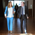 Del Olmo y Herrera, momentos antes del inicio del debate de ayer. NACHO GALLEGO