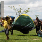 Indígenas de todo Brasil instalan el Campamento Tierra Libre.