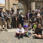 Los Otrora comparten vivencias y cuidan las tradiciones inmortalizando el día en el antiguo kilómetro 303 de la N-VI. DL