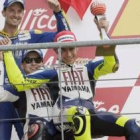 Jorge Lorenzo celebra junto a Rossi y Edwards, el dominio de las Yamaha