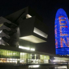 La torre Agbar o Torre Glòries se ilumina a favor de la Agencia Europea del Medicamento, el pasado 18 de julio.