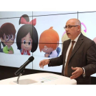 El presidente del Cabildo de Gran Canaria, Antonio Morales (c), durante la presentación de esta mañana del lanzamiento internacional de la serie de animación "Cleo Cuquín", heredera de los dibujos de la "Familia Telerín"