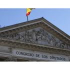 Parte de la fachada del Congreso, donde el viernes la bandera ondeaba a media asta por Niza. GUILLÉN