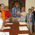 Entrega del reconocimiento a Repostería Montesori.