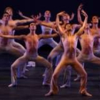 Imagen de uno de los momentos de la coreografía del Ballet Ángel Corella, ayer, en el Auditorio