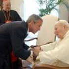 Bush saluda ceremonioso al Papa en el Vaticano