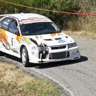 Los ganadores de la quinta edición del Rallysprint Valle de Omaña, Francisco Javier Ferrero y Adrián Rodríguez, a bordo de su Mitsubishi EVO VII. F. OTERO PERANDONES