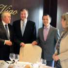 Silván en el centro, en la conferencia que pronunción ayer en Vigo.