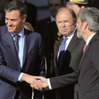 Abucheos y silbidos a Pedro Sánchez a su llegada al Congreso para participar en el acto conmemorativo de los 40 años de la Constitución española.