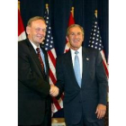 George W. Bush, junto al primer ministro canadiense, Jean Chretien