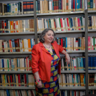 La catedrática Aurelia Álvarez, en la biblioteca del seminario de Derecho Internacional Privado de la Universidad de León. MIGUEL F. B.