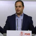 El secretario de organización del PSOE, César Luena, durante una rueda de prensa.
