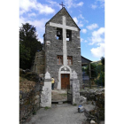 La iglesia de Salientes ha recuperado su esplendor gracias al trabajo de los vecinos. DL