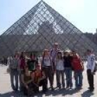 El grupo de La Bañeza, en la pirámide del Louvre