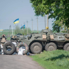Soldados ucranianos en un puesto de control en las cercanías de Slaviansk.