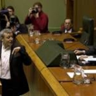 Foto de archivo en la que Atutxa amonesta al parlamentario alberzale Antton Morcillo
