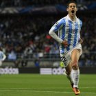 Isco celebra su gol, primero del equipo, ante el Oporto durante el partido de La Rosaleda.
