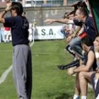 Carlos Cantarero, a la derecha, y José Sevillano corrigen a sus jugadores