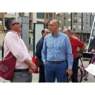 José Antonio Diez, ayer en un momento de su campaña en el barrio de la Asunción.