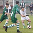 Javi completó un buen partido ante la Cebrereña en el Área Deportiva de Puente Castro. FERNANDO OTERO