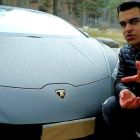 El youtuber David Díaz, Alphasniper, con su Lamborghini Huracán.
