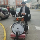 Di Stephano, ayer, fotografiado cerca de la avenida del Castillo, a primera hora de la mañana. DL