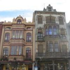 Las clásicas balconadas de las edificaciones forman parte del patrimonio de la ciudad