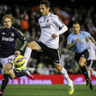 Jonas, junto a Modric, en el encuentro de Liga que enfrentó al Valencia y Real Madrid.