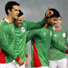 Aduriz, Xabi Prieto y Xabi Alonso celebran un gol ante Bolivia.