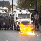 Imagen de la policía norirlandesa durante los ataques. MARK MARLOW