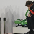 Van Gaal abatido tras caer en el campo del Wolfsburgo y quedar eliminado.