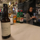 En el bar Quinto Pino de Ponferrada se puede encontrar la cerveza blanca Mustache.