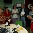 Los representantes de los colectivos recibieron ayer sus cheques en los estudios de Onda Bierzo