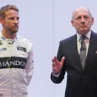 Jenson Button y Ron Dennis, juntos en 2015.