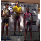 Gonzalo Cubino, en lo más alto del podio de la Vuelta a Talavera.