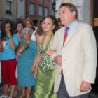 Raimon Martínez acompaña al estrado a la reina de las fiestas de La Bañeza en agosto del año pasado