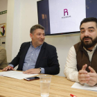 Héctor Rubio, Julio César Álvarez y Adrián Álvarez, durante la presentación de la asociación. RAMIRO