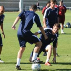 La plantilla de la Cultural regresó al trabajo con gesto alegre tras el triunfo sobre el Oviedo.