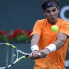 Rafael Nadal devuelve la bola al estadounidense Ryan Sweeting.