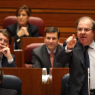 El presidente de la Junta, Juan Vicente Herrera, interviene durante el Pleno de las Cortes.