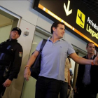 El líder de Ciudadanos, Albert Rivera, tras aterrizar en Madrid de su viaje a Venezuela.